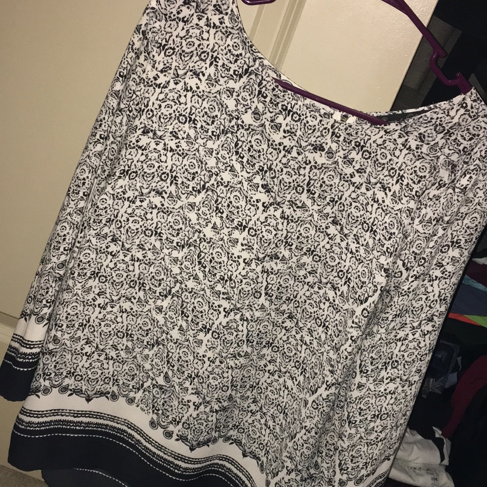 ✨3 for $20 Sale✨Black and white blouse!